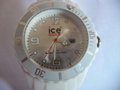 ICE WATCH (WHITE) WITH ALL RETAIL PACKAGING CARRY BAG, BOX, INSTRUCTIONS AND 2 YEAR WARRANTY