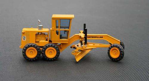Caterpillar 12G Grader on wheels (1:50) Vintage NZG Die Cast
