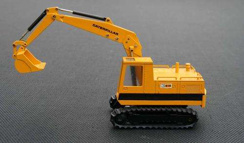 Caterpillar 215 Excavator on tracks (1:50) Vintage NZG Die Cast