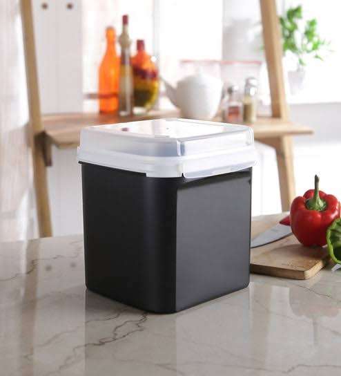 Tupperware Signature Line Set(3) 2.6L X 2 & 4L EXCLUDING5.5L & 1.2L CLASSIC &TIMELESS BLACK