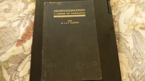 Grondvrugbaarheid  Dr L de V Malherbe = 1934  Sigh by Jan Christiaan Smuts Prime Minister