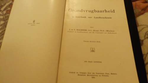 Grondvrugbaarheid  Dr L de V Malherbe = 1934  Sigh by Jan Christiaan Smuts Prime Minister