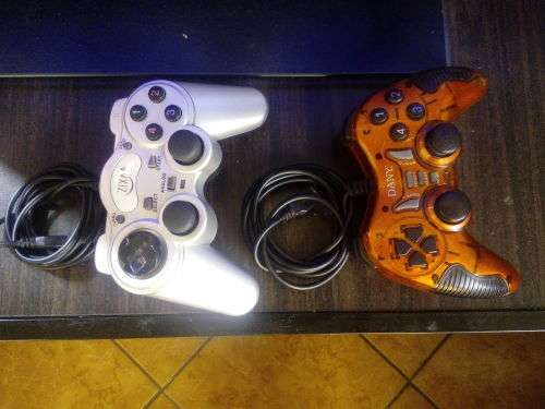 *** Two Computer Game Pads Dual Shock and Analog