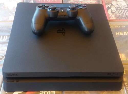 *** NEW CONDITION PLAY STATION 4 SLIM VERSION // 1 TB HARD DRIVE // DUAL SHOCK CONTROLLER