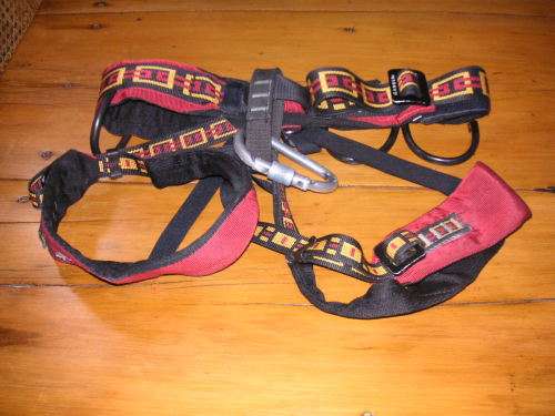 CLIMBING HARNESS