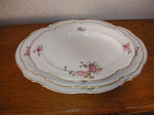HUTSCHENREUTHER PORCELAIN DINNER SERVICE