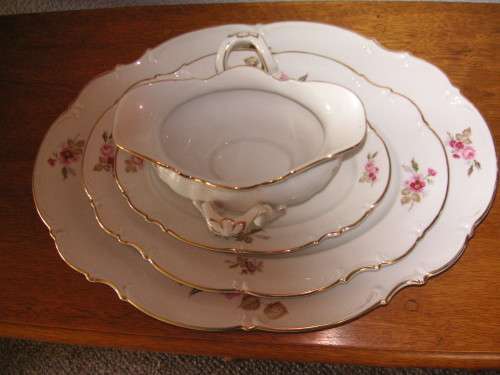 HUTSCHENREUTHER PORCELAIN DINNER SERVICE