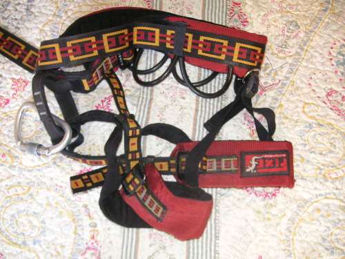CLIMBING HARNESS