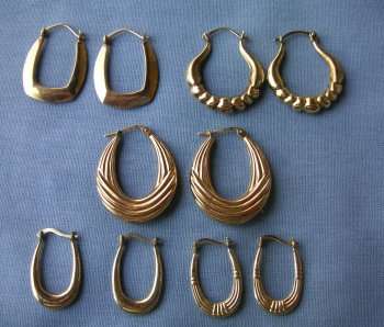 9 CARAT GOLD EARRINGS