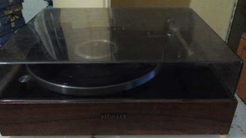 PIONEER PL-11 HI-FI TURNTABLE-EXCELLENT CONDITION-33/45 SPEED-does connect using rca cable