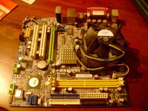 FOXCONN MOTHERBOARD WITH INTEL PENTIUM DUALCORE CPU 1.6GHZ WORKS 100%