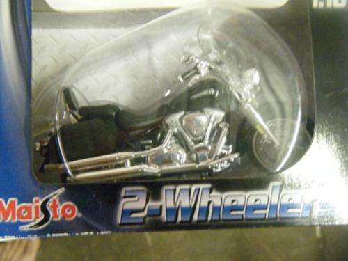 YAMAHA ROADSTER-1;18SCALE-IN MINT CONDITION+BOX