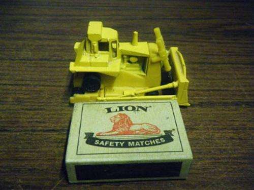 A CAT.BULLDOZER-MATTEL INC,1979-BY HOTWHEELS-IN VERY GOOD CONDITION-NO BOX