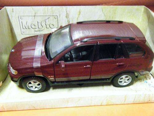 BMW X5-BY MAISTO-WITH BOX-1:24 SCALE