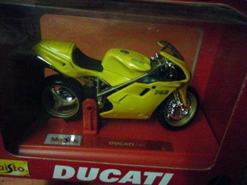 DUCATI 748-MAISTO-1:18 SCALE-NEW