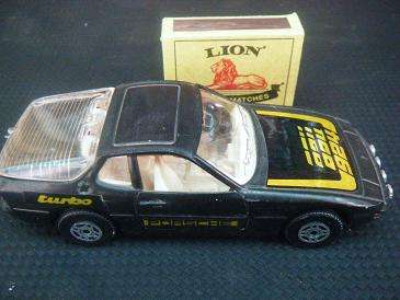 REDUCED!!!!!!PORSCHE 924-BY CORGI-NO BOX