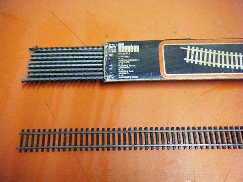 LIMA ITALY FLEXI TRACKS 10 IN THE BOX- EACH ONE IS 90CM LONG-TRACKS ARE NEW THE BOSX IS A BIT WORN