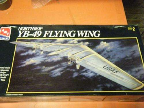 NORTHROP YB-49 FLYING WING-ERTL-1/72 SCALE-COMPLETE