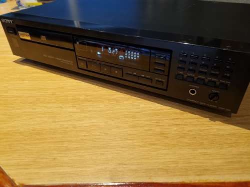 Sony compact disc player !!! OLD SKOOL !!! FREE SHIPPING !!!!