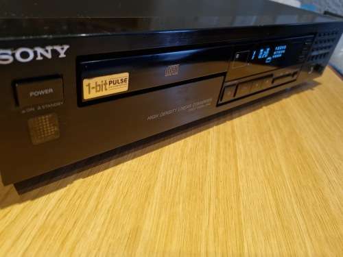 Sony compact disc player !!! OLD SKOOL !!! FREE SHIPPING !!!!
