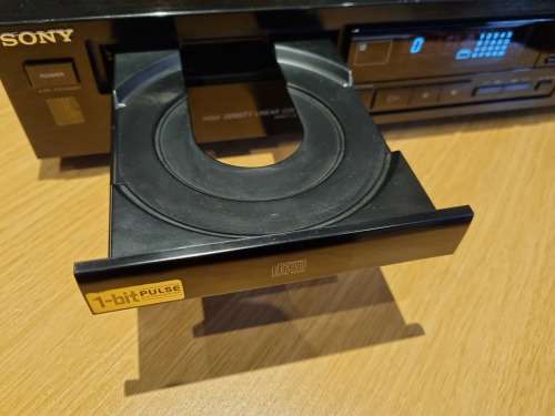 Sony compact disc player !!! OLD SKOOL !!! FREE SHIPPING !!!!