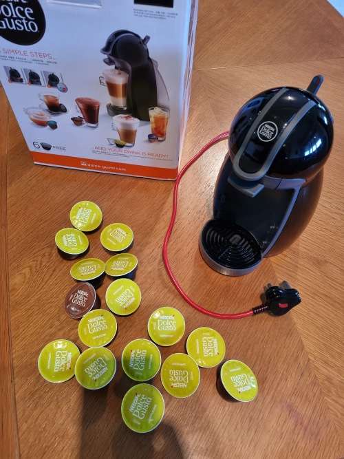 Nescafe Dolce Gusto Piccolo with 15 x Pods !!!! BARGAIN !!!! LIKE NEW !!!!! FREE SHIPPING !!!!!!