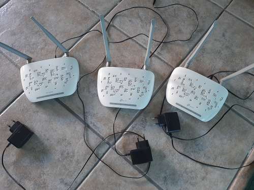 3 x TP LINK WIRELESS ACCESS POINTS  !!!! LIKE NEW !!! FREE SHIPPING WITH POSTNET ONLY !!!!