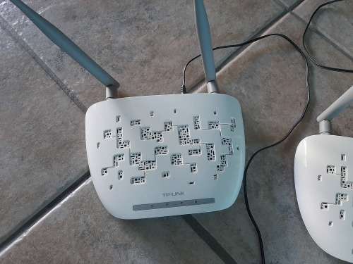 3 x TP LINK WIRELESS ACCESS POINTS  !!!! LIKE NEW !!! FREE SHIPPING WITH POSTNET ONLY !!!!