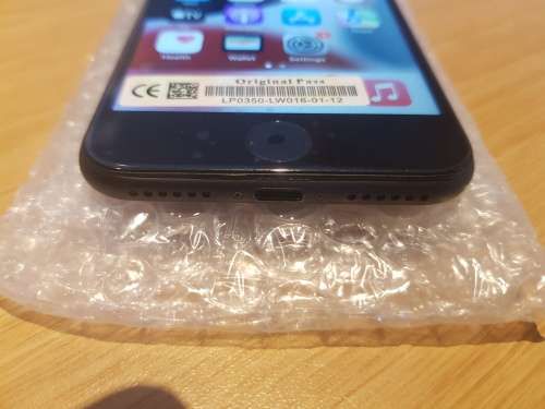 iPhone 7 128gb !!!! BARGAIN !!!! VERY NEAT !!! FREE SHIPPING !!!