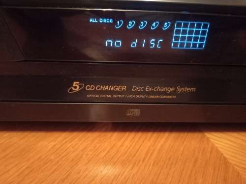 SONY 5 DISC PLAYER !!!! BARGAIN !!!! VERY NEAT !!!