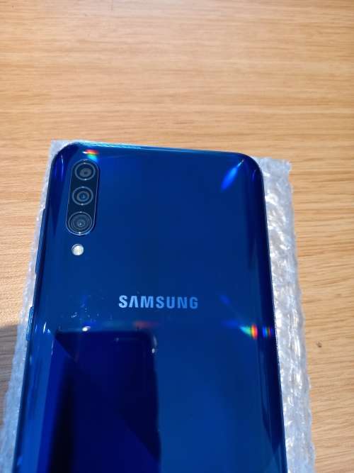 SAMSUNG A30S DUAL SIM VERSION !!!! LIKE NEW !!!! FREE POSTNET SHIPPING !!! NO FINGERPRINT SENSOR !!