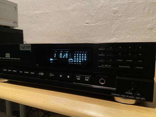 SONY CD PLAYER !!! BARGAIN !!!!