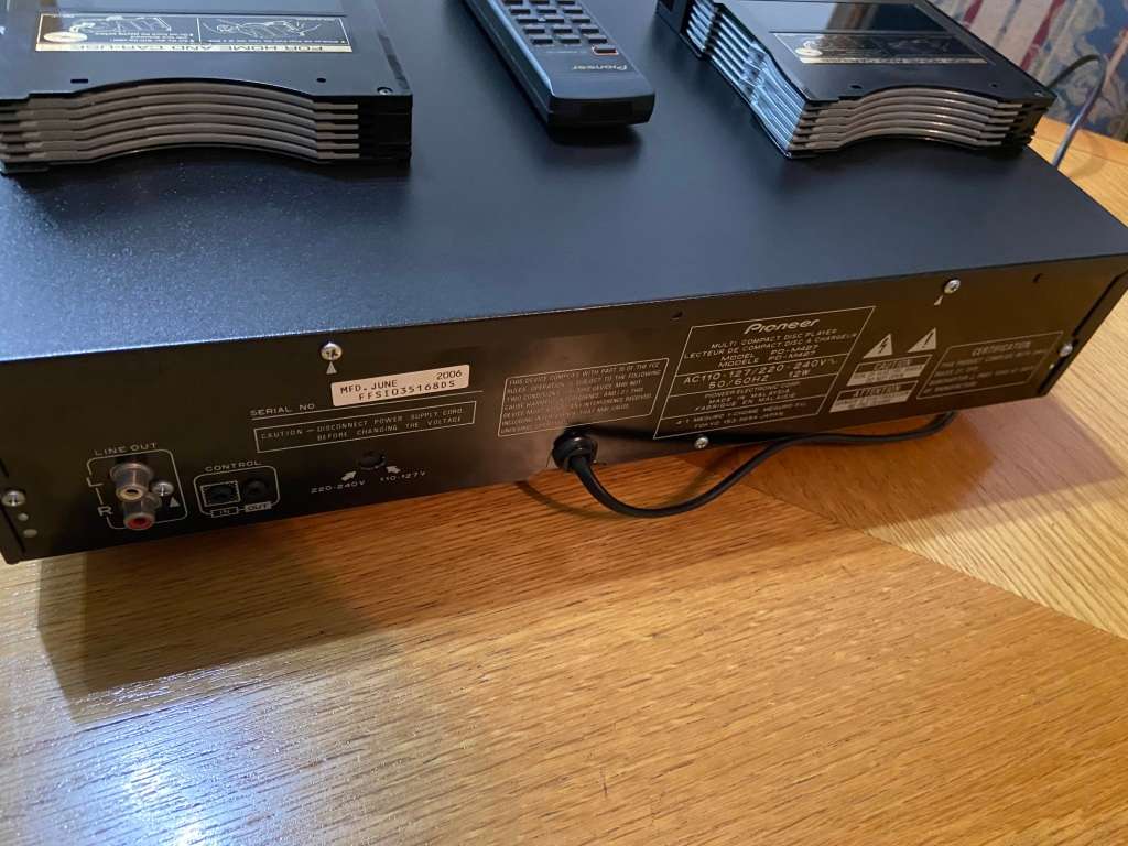 RARE PIONEER 6 X CD PLAYER WITH REMOTE + 2x CD MAGAZINES  !!! Bargain !!! FREE SHIPPING TO DOOR !!!!