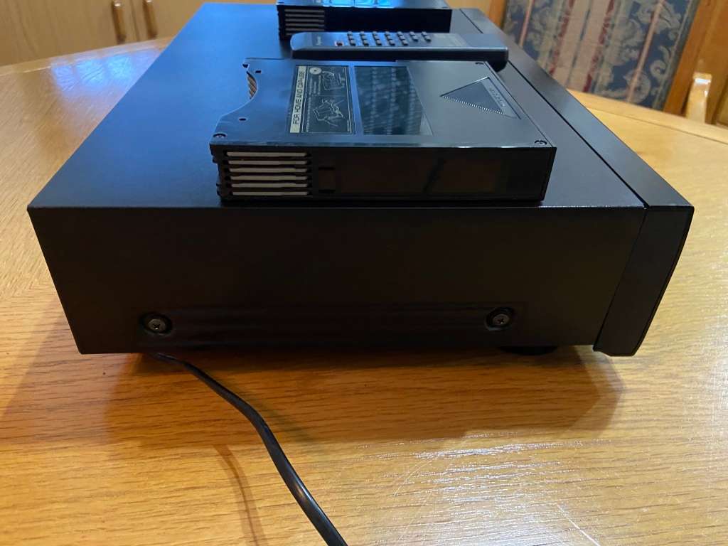 RARE PIONEER 6 X CD PLAYER WITH REMOTE + 2x CD MAGAZINES  !!! Bargain !!! FREE SHIPPING TO DOOR !!!!