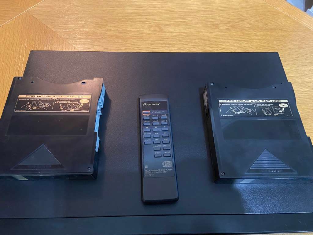 RARE PIONEER 6 X CD PLAYER WITH REMOTE + 2x CD MAGAZINES  !!! Bargain !!! FREE SHIPPING TO DOOR !!!!