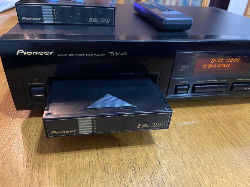 RARE PIONEER 6 X CD PLAYER WITH REMOTE + 2x CD MAGAZINES  !!! Bargain !!! FREE SHIPPING TO DOOR !!!!