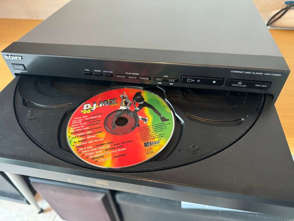 SONY CD SHUTTLE PLAYER !!! BARGAIN !!!!