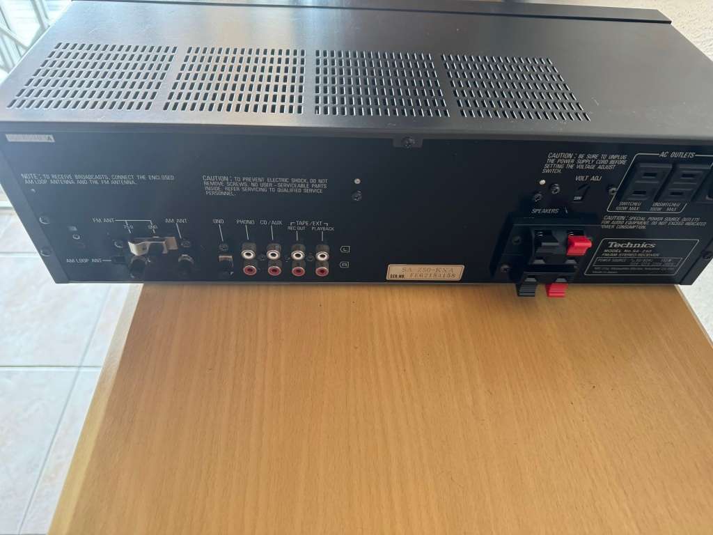 TECHNICS INTERGRATED AMPLIFIER  !!! BARGAIN !!!