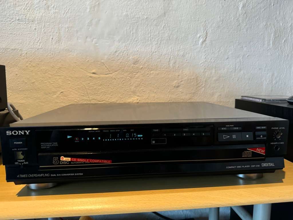 Sony Old Skool 5 disc player !!! Bargain !!! Please read !!!