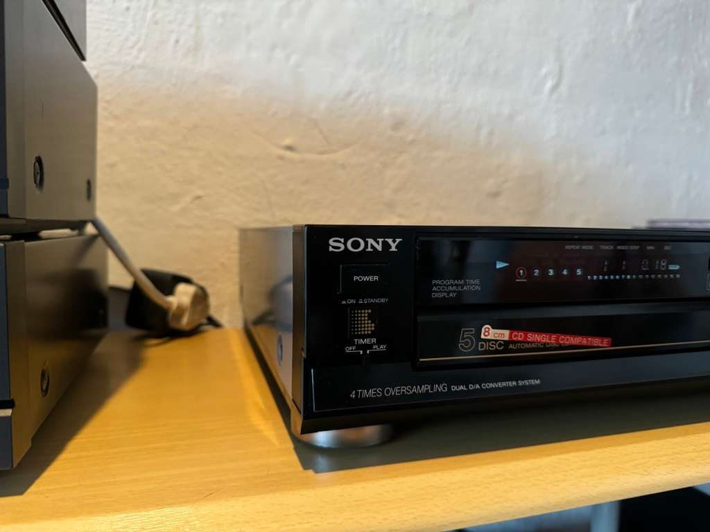 Sony Old Skool 5 disc player !!! Bargain !!! Please read !!!