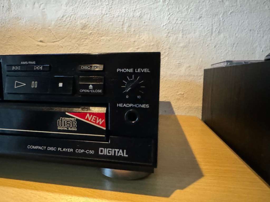Sony Old Skool 5 disc player !!! Bargain !!! Please read !!!