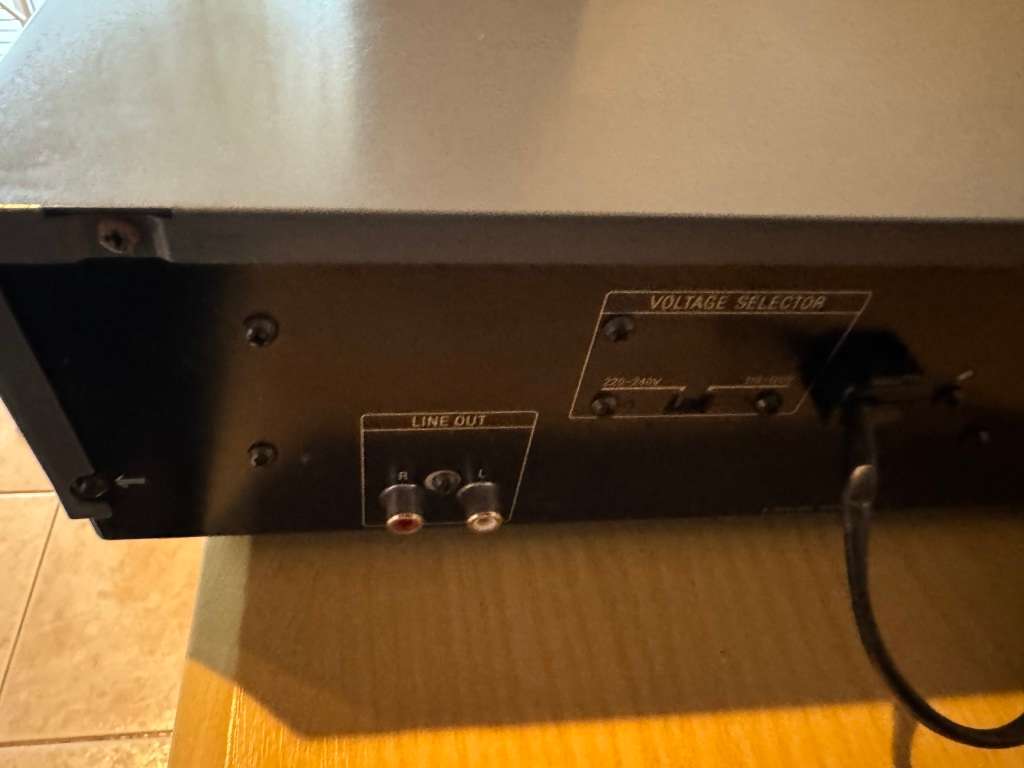 Sony Old Skool 5 disc player !!! Bargain !!! Please read !!!