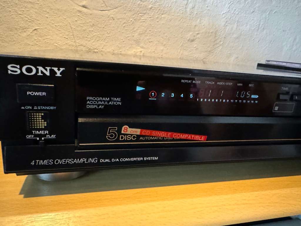 Sony Old Skool 5 disc player !!! Bargain !!! Please read !!!