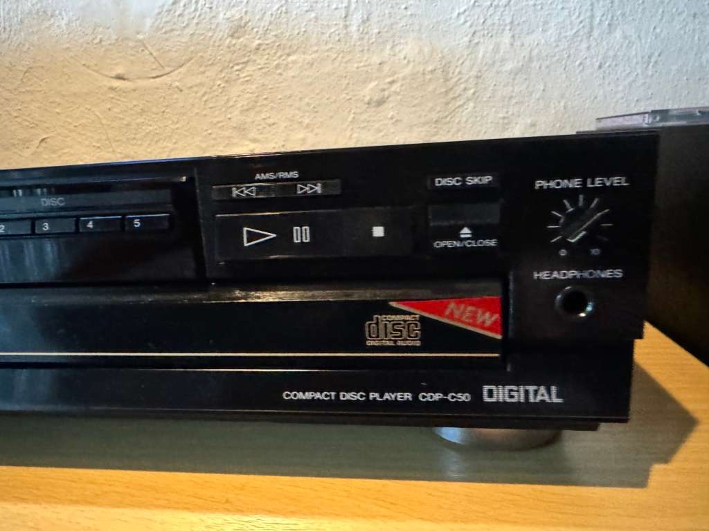 Sony Old Skool 5 disc player !!! Bargain !!! Please read !!!