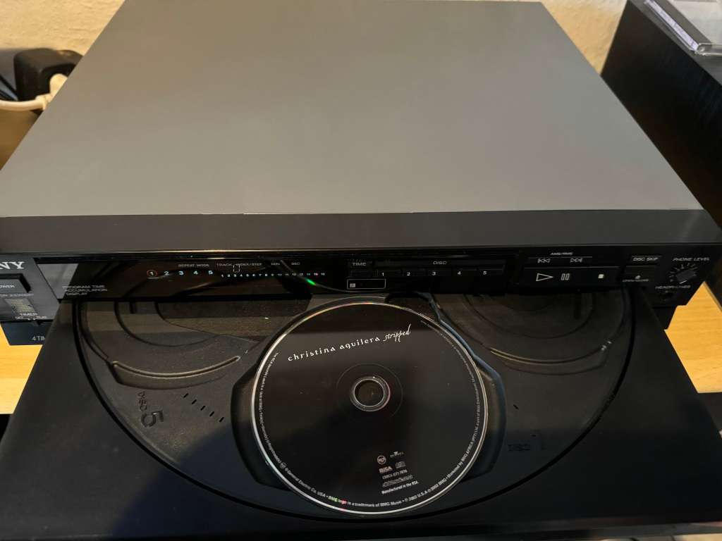 Sony Old Skool 5 disc player !!! Bargain !!! Please read !!!