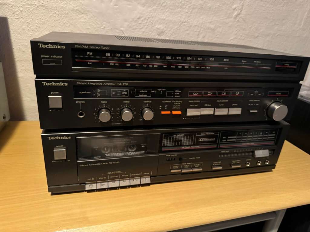 Technics Integrated Amplifier + Mactching Technics Deck !!! PLEASE READ !!! BARGAIN !!!