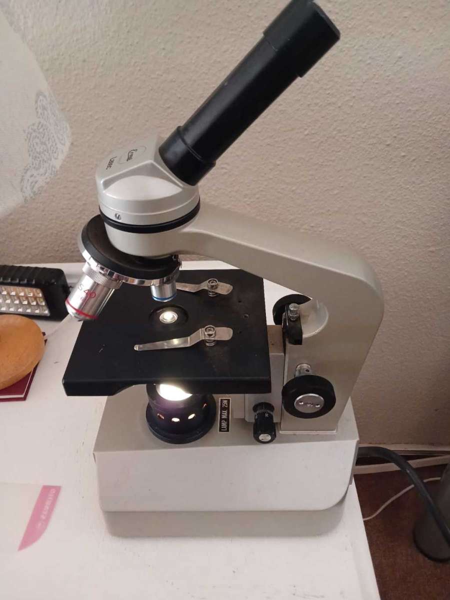 Erma Lesec microscope with light source  manufactured in Tokyo, made in Japan