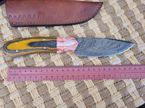 Stunning Damascus Steel Hand Made Knife with sheath ! No1.