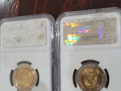 2 x Mandela graded, encapsulated R5 coins.