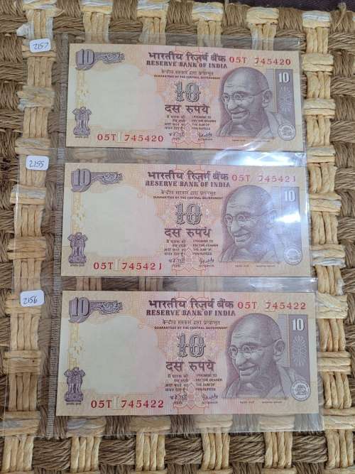 Great Find ! 3 x Uncirculated, Sequential India Ghandi 10 Rupees banknotes !